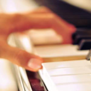 嗯,别,有人来买东西
